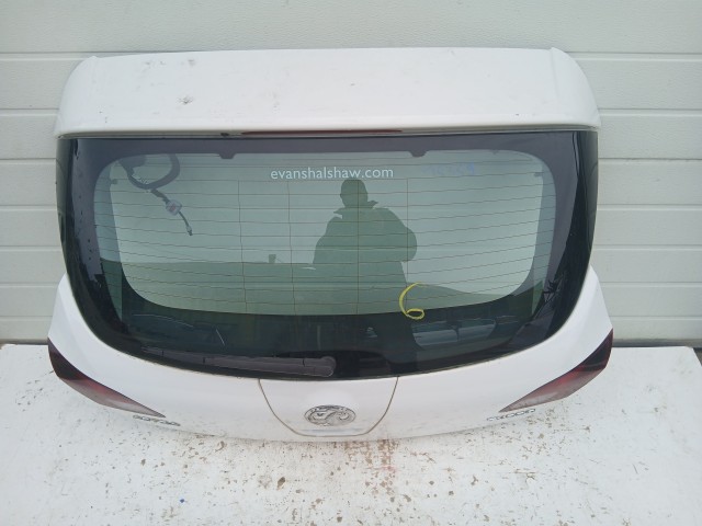 15359 Opel Astra J Csomagtérajtó Fehér Y40r 5 ajtós