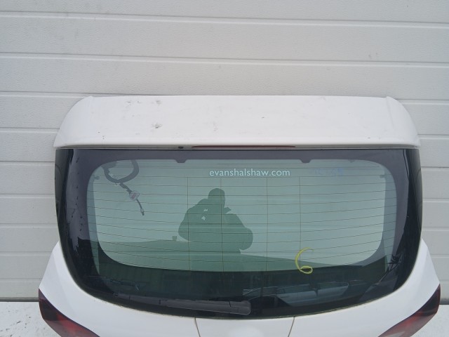 15359 Opel Astra J Csomagtérajtó Fehér Y40r 5 ajtós