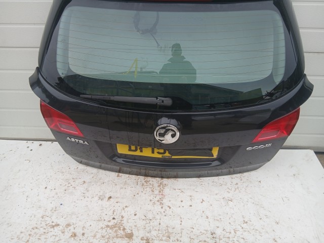 15355 Opel Astra J kombi Csomagtérajtó Z22c Fekete