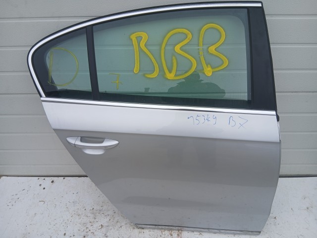 15349 Volkswagen Passat B7 Jobb hátsó Ajtó Ezüst La7w sedan