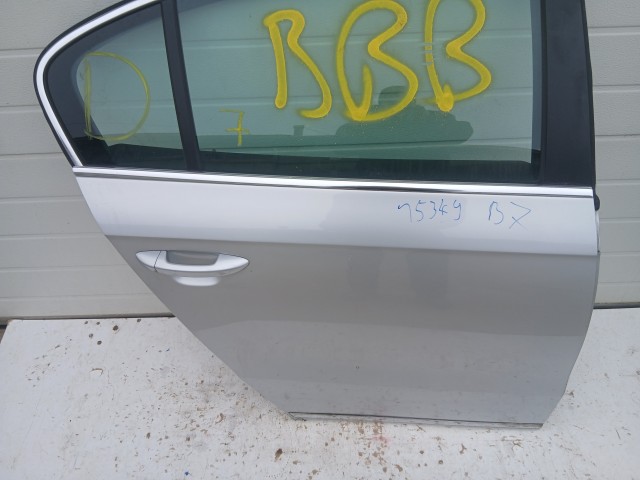 15349 Volkswagen Passat B7 Jobb hátsó Ajtó Ezüst La7w sedan