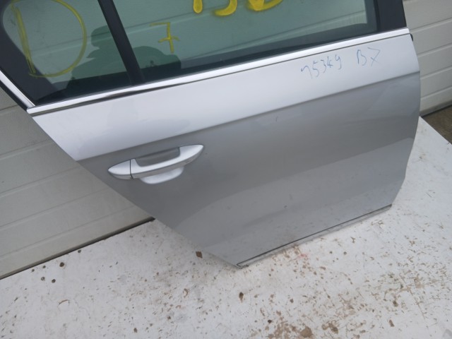 15349 Volkswagen Passat B7 Jobb hátsó Ajtó Ezüst La7w sedan