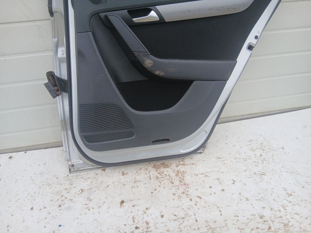 15349 Volkswagen Passat B7 Jobb hátsó Ajtó Ezüst La7w sedan