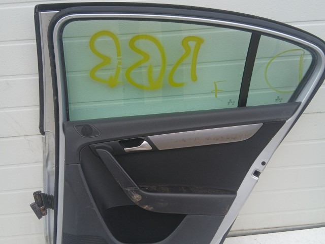 15349 Volkswagen Passat B7 Jobb hátsó Ajtó Ezüst La7w sedan