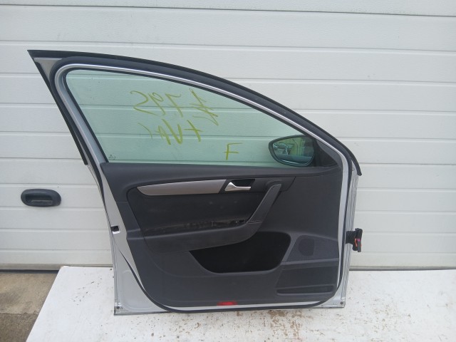 15347 Volkswagen Passat B7 Bal első Ajtó Ezüst La7w