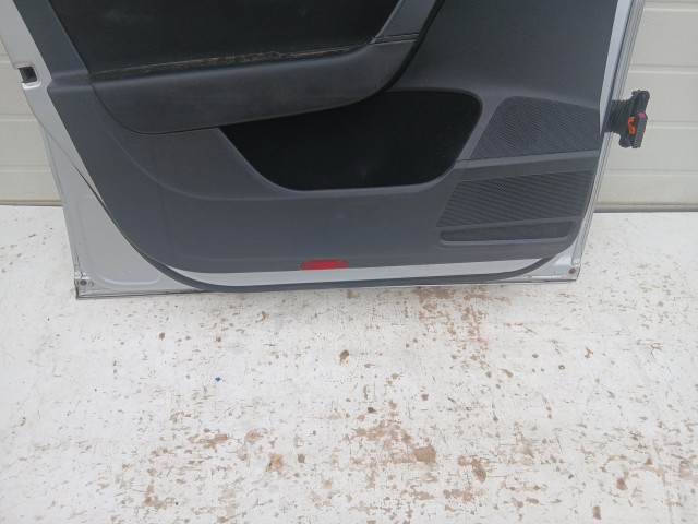 15347 Volkswagen Passat B7 Bal első Ajtó Ezüst La7w