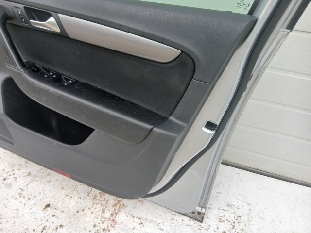 15346 Volkswagen Passat B7 Jobb első Ajtó Ezüst La7w sedan