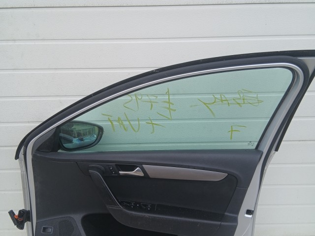 15346 Volkswagen Passat B7 Jobb első Ajtó Ezüst La7w sedan