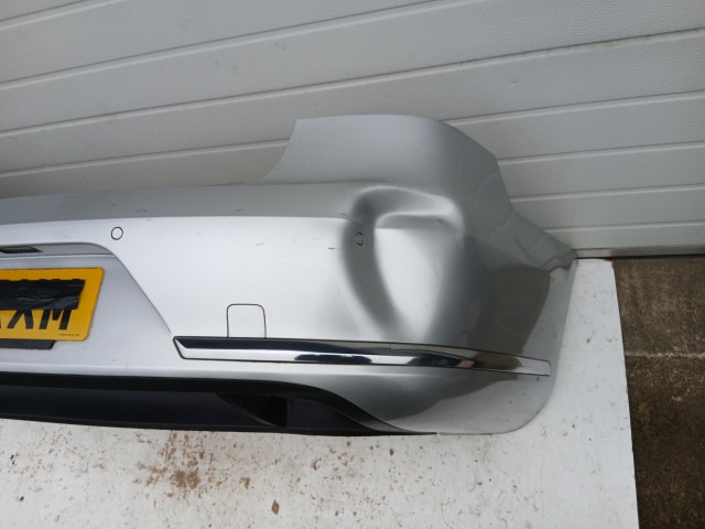 15412 Volkswagen Passat B7 2010-2014  Sedan Hátsó Lökhárító parkszenzoros Ezüst La7w