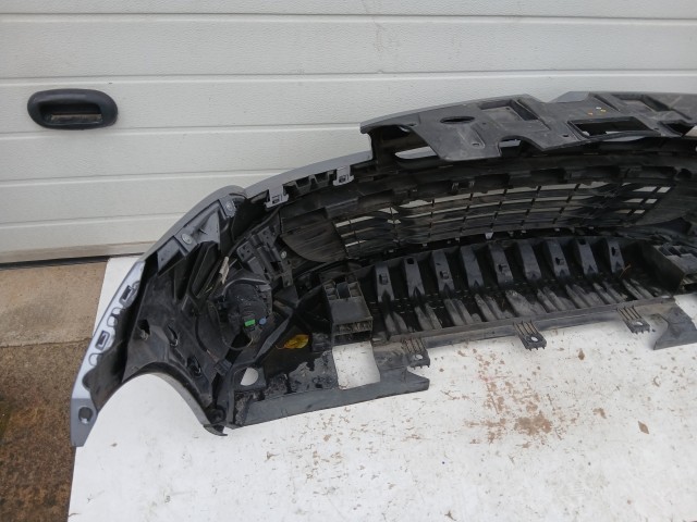 15401 Renault Clio III.  első Lökhárító Grafit