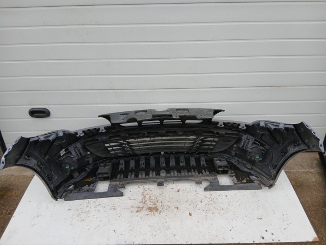 15401 Renault Clio III.  első Lökhárító Grafit