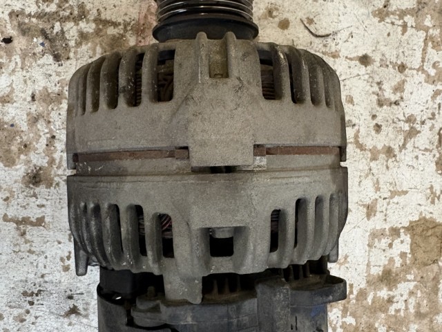 Opel Astra H Zafira B 1.6 Generátor a16xer z16xer