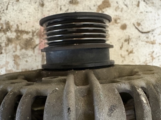 Opel Astra H Zafira B 1.6 Generátor a16xer z16xer