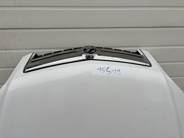 15519 Opel Antara 2006-2015 Motorháztető Használt Fehér   a képen látható sérüléssel