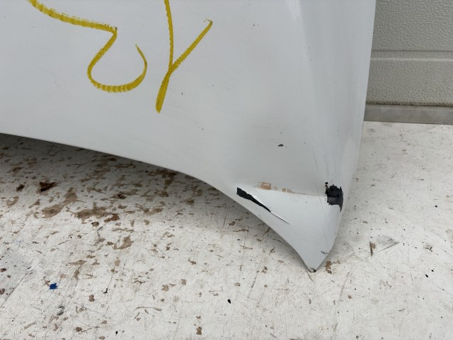 15519 Opel Antara 2006-2015 Motorháztető Használt Fehér   a képen látható sérüléssel