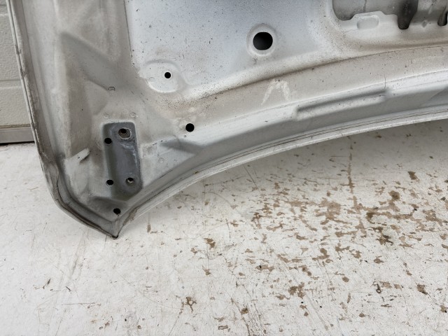 15519 Opel Antara 2006-2015 Motorháztető Használt Fehér   a képen látható sérüléssel