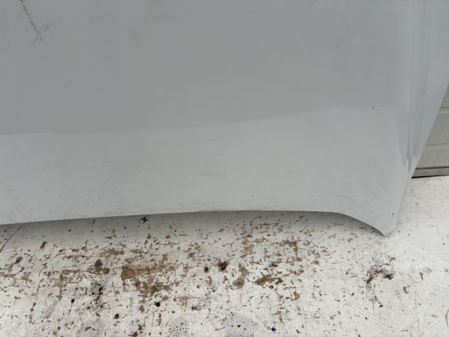 15520 Opel Antara 2006-2015 Motorháztető Használt Fehér   a képen látható sérüléssel