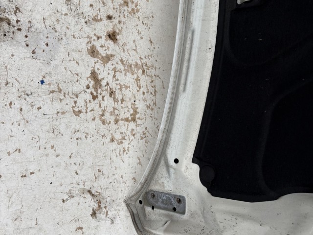 15520 Opel Antara 2006-2015 Motorháztető Használt Fehér   a képen látható sérüléssel