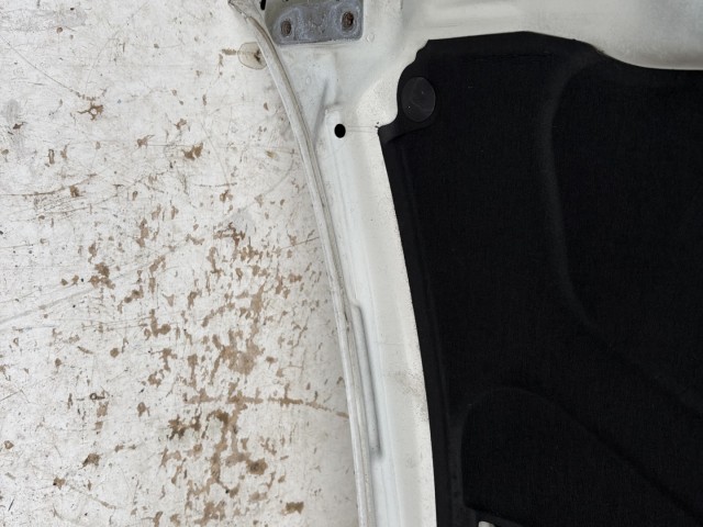 15520 Opel Antara 2006-2015 Motorháztető Használt Fehér   a képen látható sérüléssel