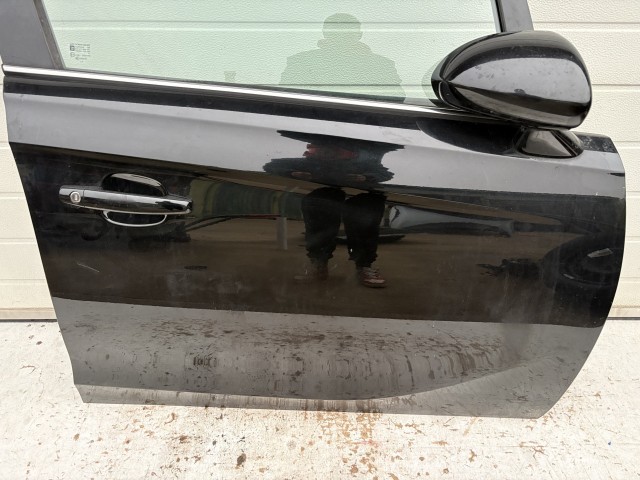 15556 Opel Corsa E Jobb első Ajtó Fekete Y22C