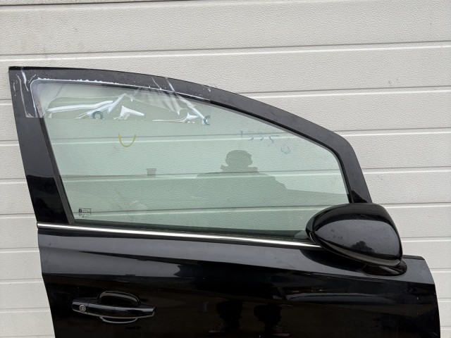 15556 Opel Corsa E Jobb első Ajtó Fekete Y22C