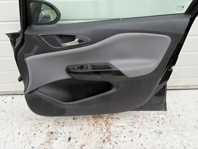 15556 Opel Corsa E Jobb első Ajtó Fekete Y22C