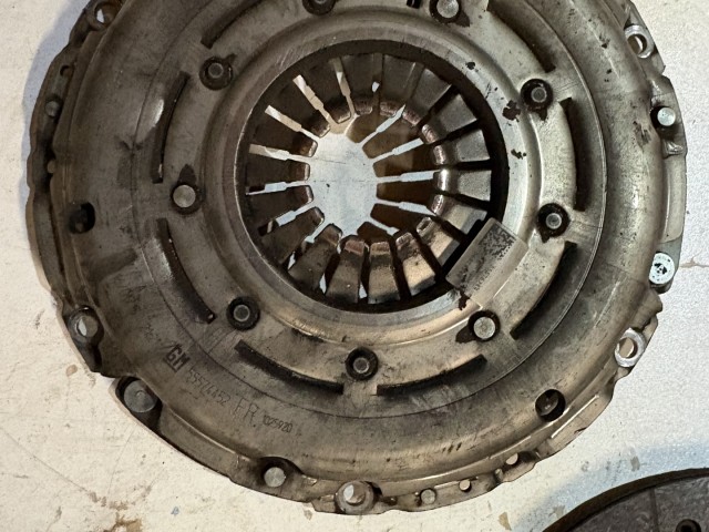 Opel Mokka b16dth kettős tömegű lendkerék szett