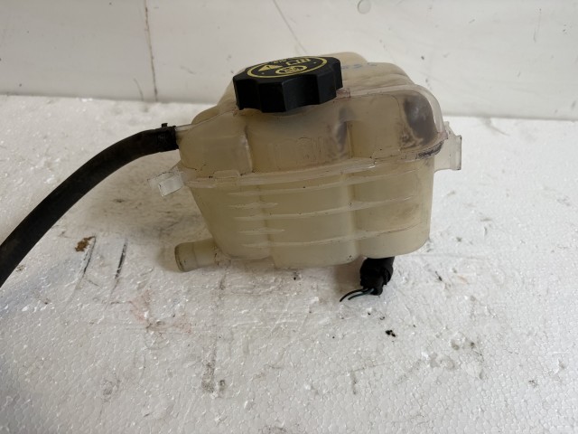 Opel Astra J Kiegyenlítő tartály szintjeladós