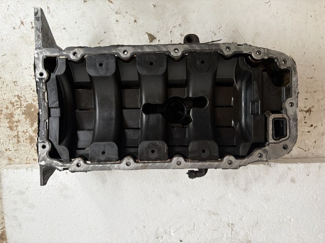 Opel Astra Insignia a16xer Olajteknő