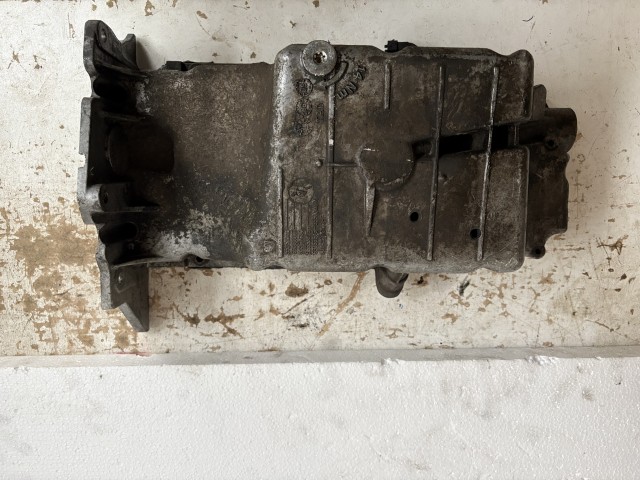 Opel Astra Insignia a16xer Olajteknő