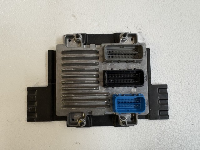 Opel Mokka 2012-2019 Motorvezérlő Használt   