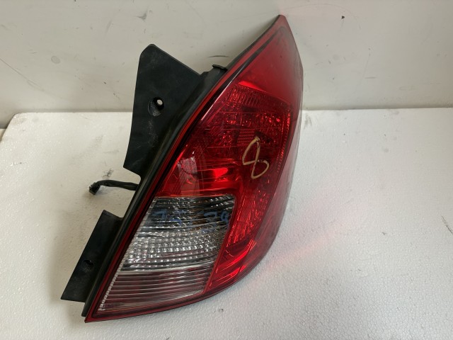 15689 Opel Antara Jobb hátsó Lámpa Fényszóró