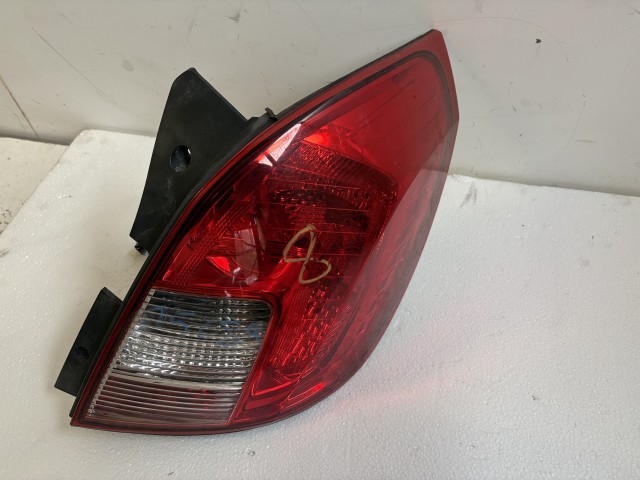 15689 Opel Antara Jobb hátsó Lámpa Fényszóró