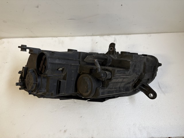 15693 Volkswagen Passat B7 Jobb első Lámpa Fényszóró Angol