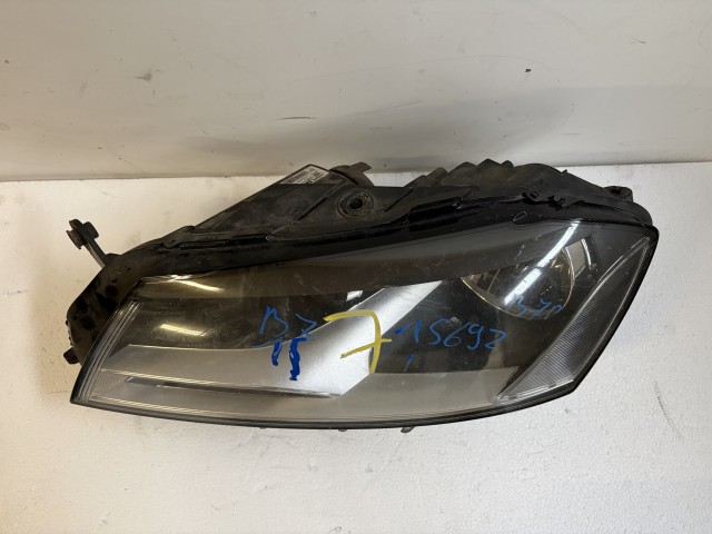 15692 Volkswagen Passat B7 Bal első  Lámpa Fényszóró Angol