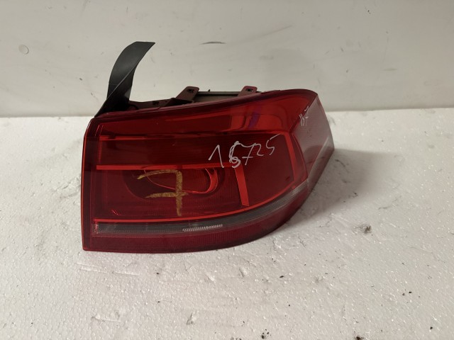 15725 Volkswagen Passat B7 Jobb hátsó Lámpa Sedan