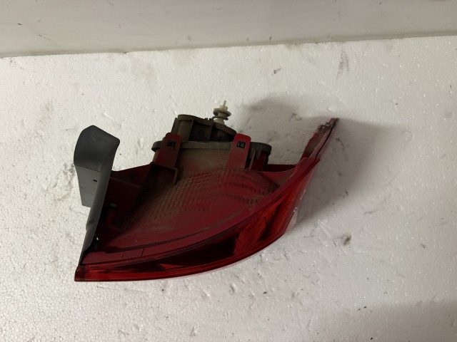 15725 Volkswagen Passat B7 Jobb hátsó Lámpa Sedan