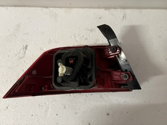 15725 Volkswagen Passat B7 Jobb hátsó Lámpa Sedan