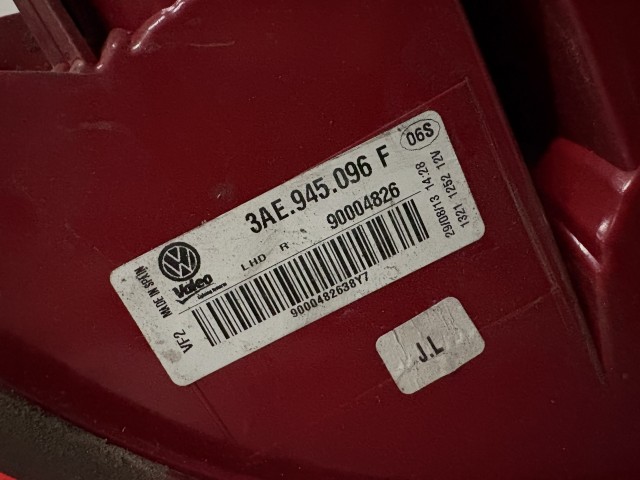 15725 Volkswagen Passat B7 Jobb hátsó Lámpa Sedan