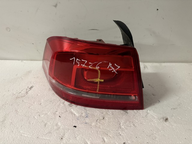 15726 Volkswagen Passat B7 Bal hátsó Lámpa Sedan