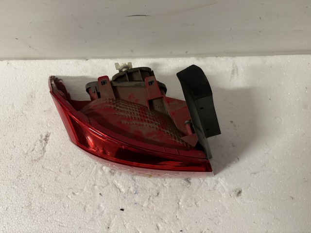 15726 Volkswagen Passat B7 Bal hátsó Lámpa Sedan