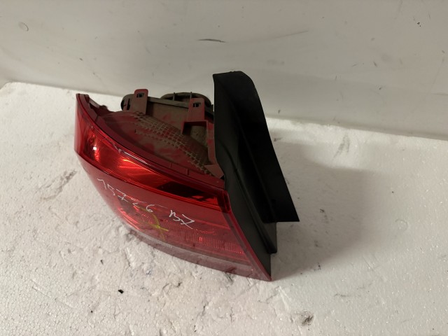 15726 Volkswagen Passat B7 Bal hátsó Lámpa Sedan