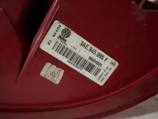 15726 Volkswagen Passat B7 Bal hátsó Lámpa Sedan