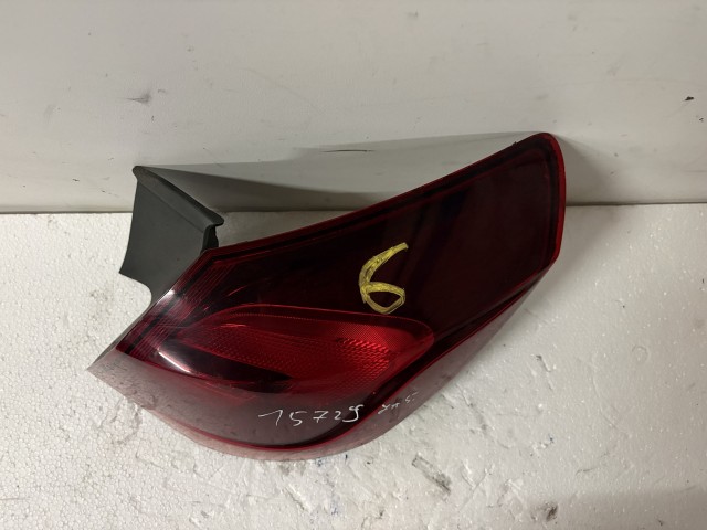 15729 Opel Astra J Jobb hátsó Lámpa sotétitett 5 ajtós