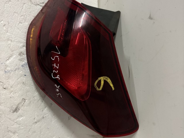 15729 Opel Astra J Jobb hátsó Lámpa sotétitett 5 ajtós