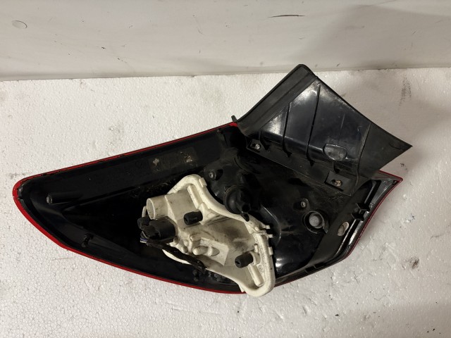 15729 Opel Astra J Jobb hátsó Lámpa sotétitett 5 ajtós