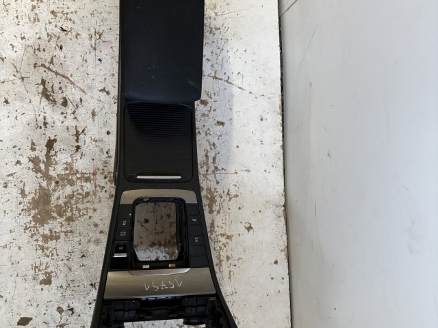 Volkswagen Passat B7 2010-2014 Közép box Használt