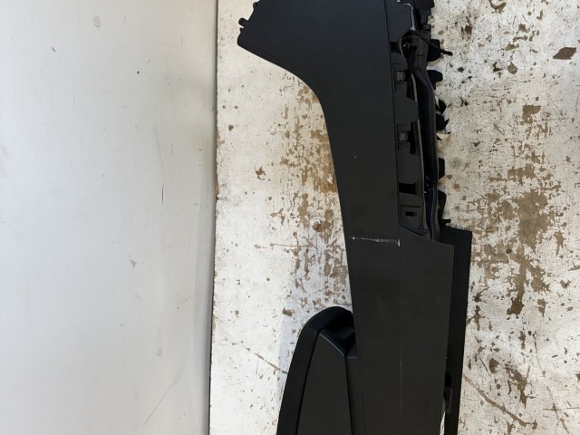 Volkswagen Passat B7 2010-2014 Közép box Használt