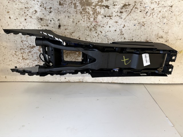 Volkswagen Passat B7 2010-2014 Közép box Használt