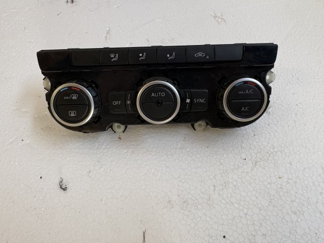 Volkswagen Passat B7 2010-2014 Fűtéskapcsoló Használt